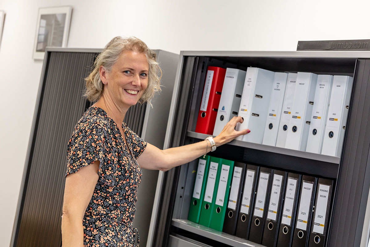 Marion regelt verder - Werken bij Rensing Bouw